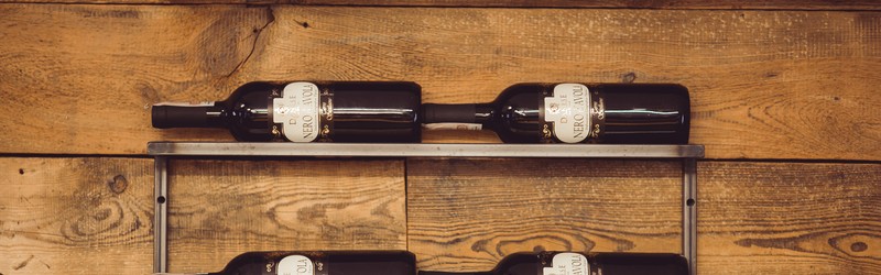 
                                                Wine shelf, wino na półce